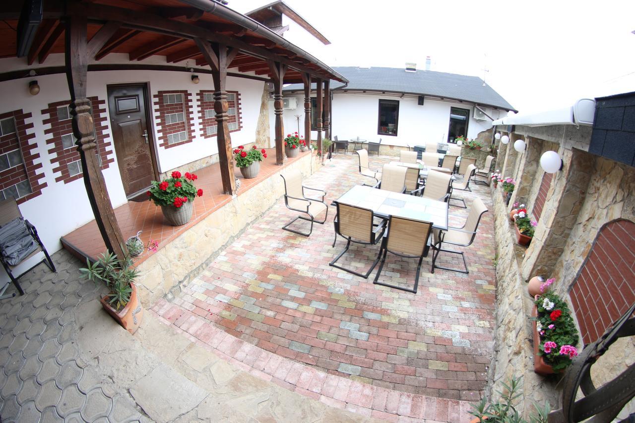 Casa Bucovineana Hotell Suceava Eksteriør bilde